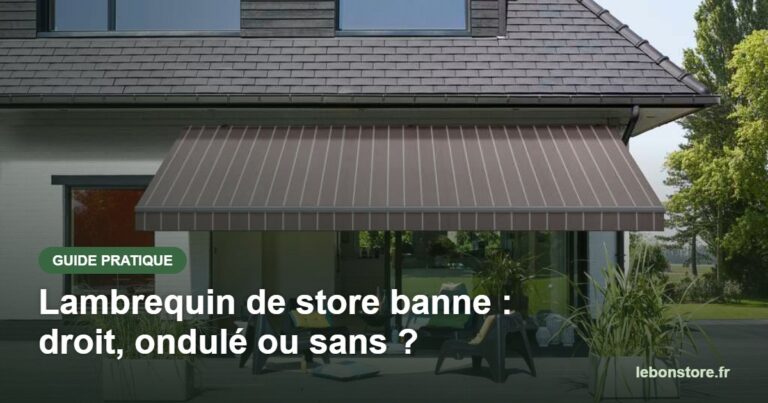 Store banne à rayures avec lambrequin droit sur une terrasse de maison
